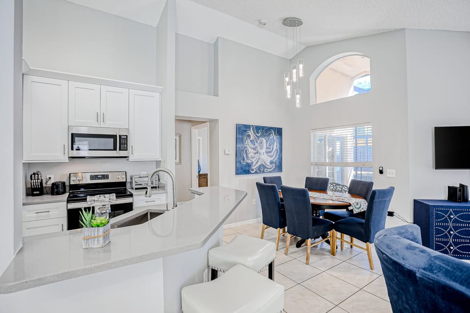 House, Multiple Beds, Pool Access, Pool View (The Sparkling Sapphire Lake Berkley) | Private kitchen