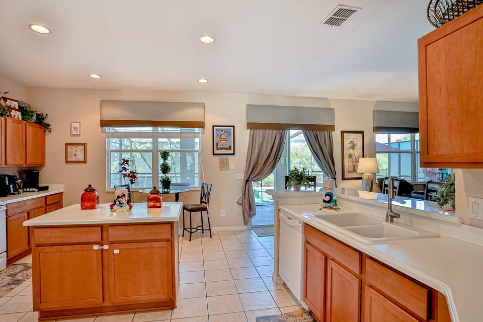 House, Multiple Beds, Pool Access, Pool View (Forever Summer) | Private kitchen