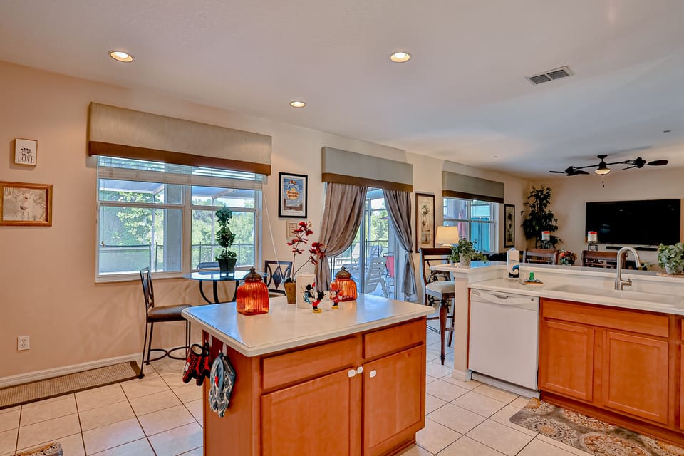 House, Multiple Beds, Pool Access, Pool View (Forever Summer) | Interior