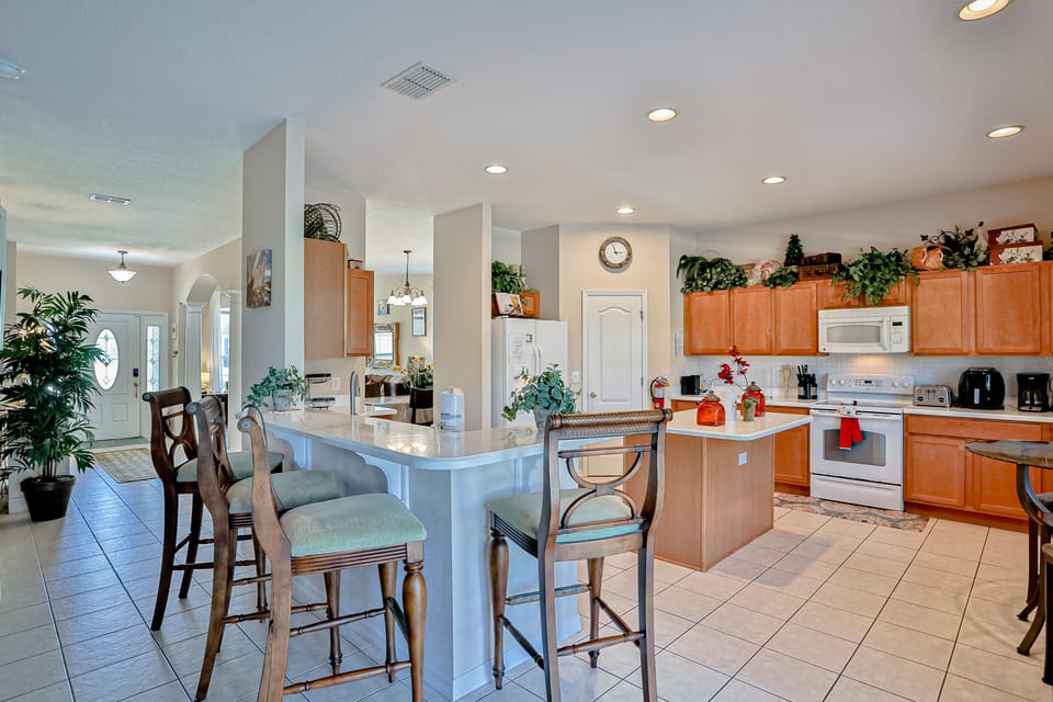 House, Multiple Beds, Pool Access, Pool View (Forever Summer) | Private kitchen