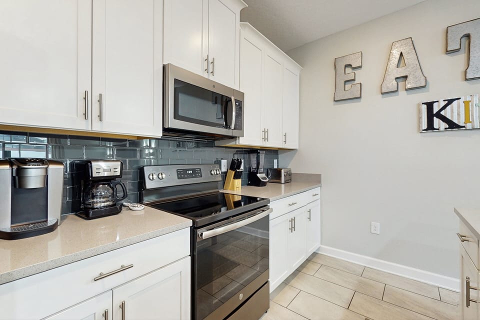 House, Multiple Beds, Pool Access, Pool View (Sunshine & Storybook Stays) | Private kitchen