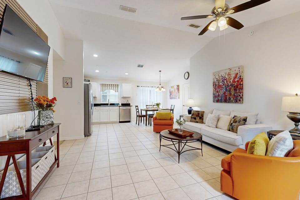 House, Multiple Beds, Pool Access, Pool View (Sundown Oasis) | Living area