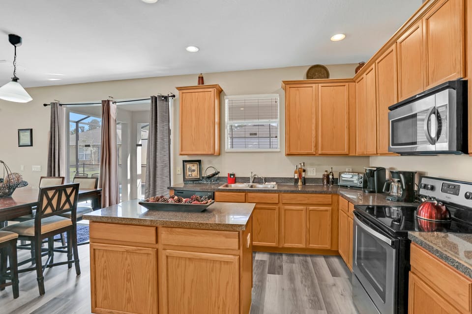 House, Multiple Beds, Pool Access, Pool View (Castle Street Memories - Trafalgar) | Private kitchen