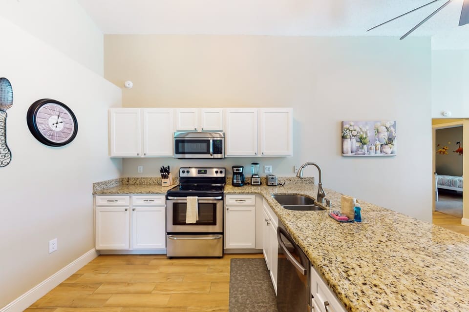 House, Multiple Beds, Pool Access, Pool View (The Magical Manor) | Private kitchen