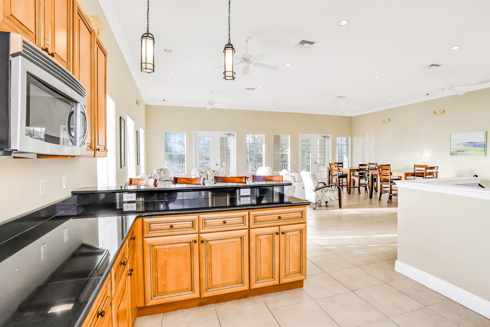 House, Multiple Beds, Pool Access, Pool View (Tower Lake Hideaway) | Interior