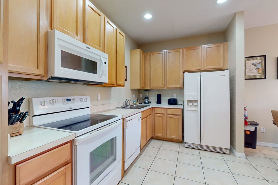 House, Multiple Beds, Pool Access, Pool View (Blissful Getaway - Coral Cay Resort) | Private kitchen