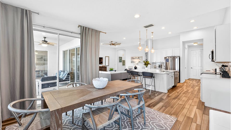 House, Multiple Beds, Pool Access, Pool View (Lakeside Living) | Dining