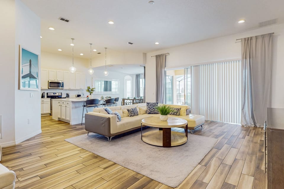 House, Multiple Beds, Pool Access, Pool View (Lakeside Living) | Living area