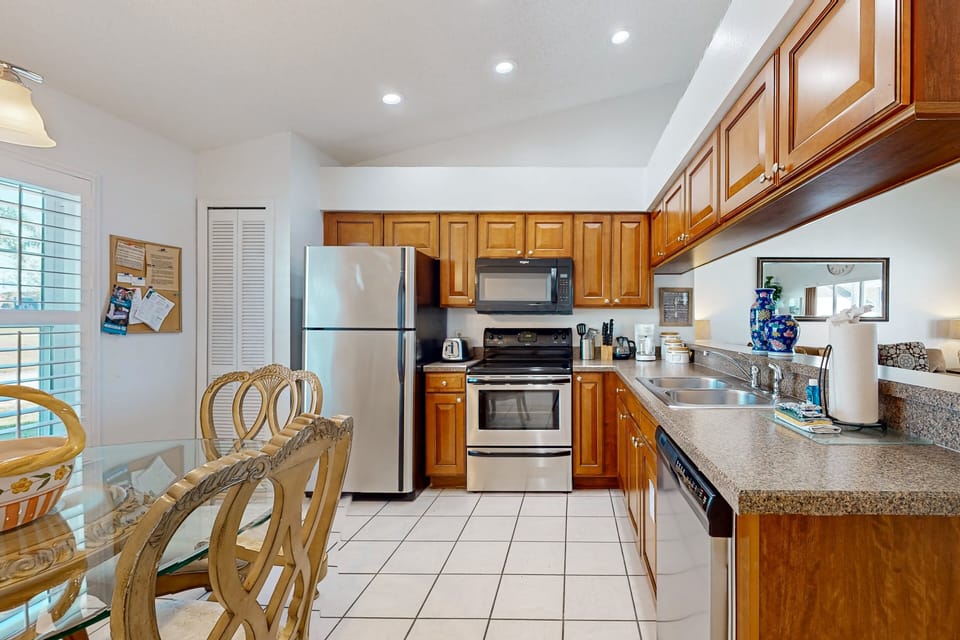 House, Multiple Beds, Pool Access, Pool View (Davenport Delight) | Private kitchen