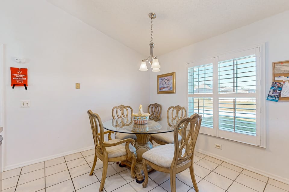 House, Multiple Beds, Pool Access, Pool View (Davenport Delight) | 3 bedrooms, individually decorated, individually furnished, bed sheets