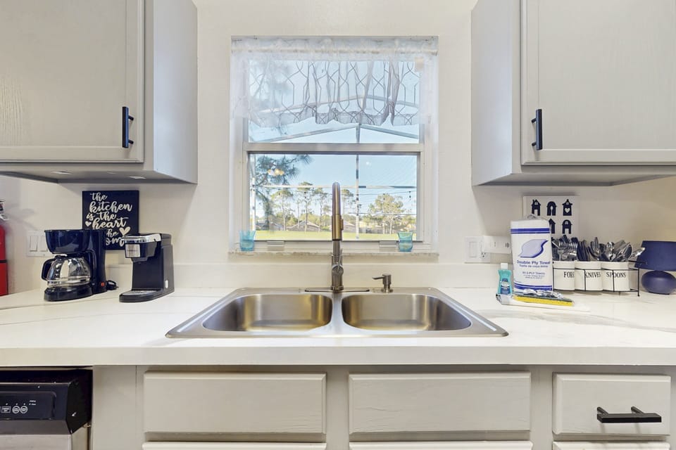 House, Multiple Beds, Pool Access, Pool View (The Par-fect Getaway) | Private kitchen
