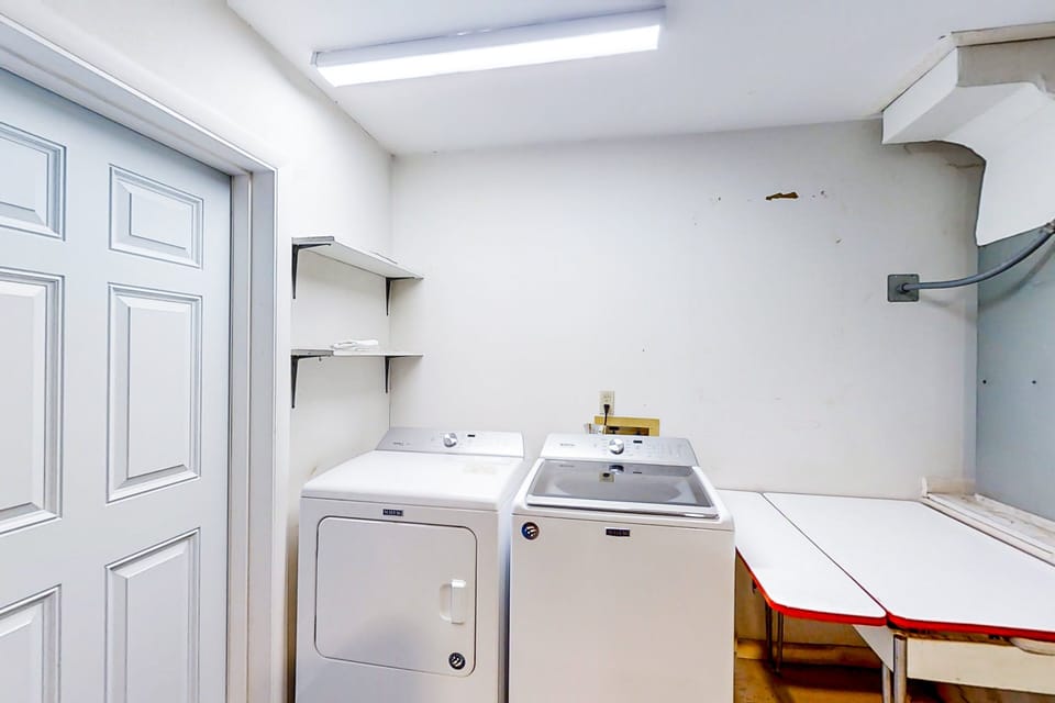 House, Multiple Beds, Kitchen (Canal Carnival) | Laundry