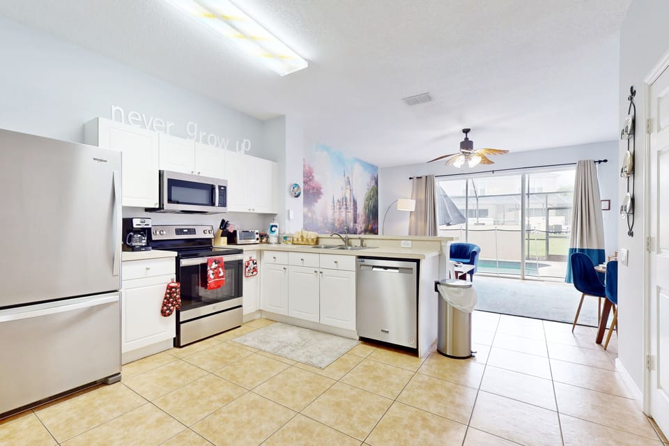 House, Multiple Beds, Pool Access, Pool View (Silver Palms) | Private kitchen