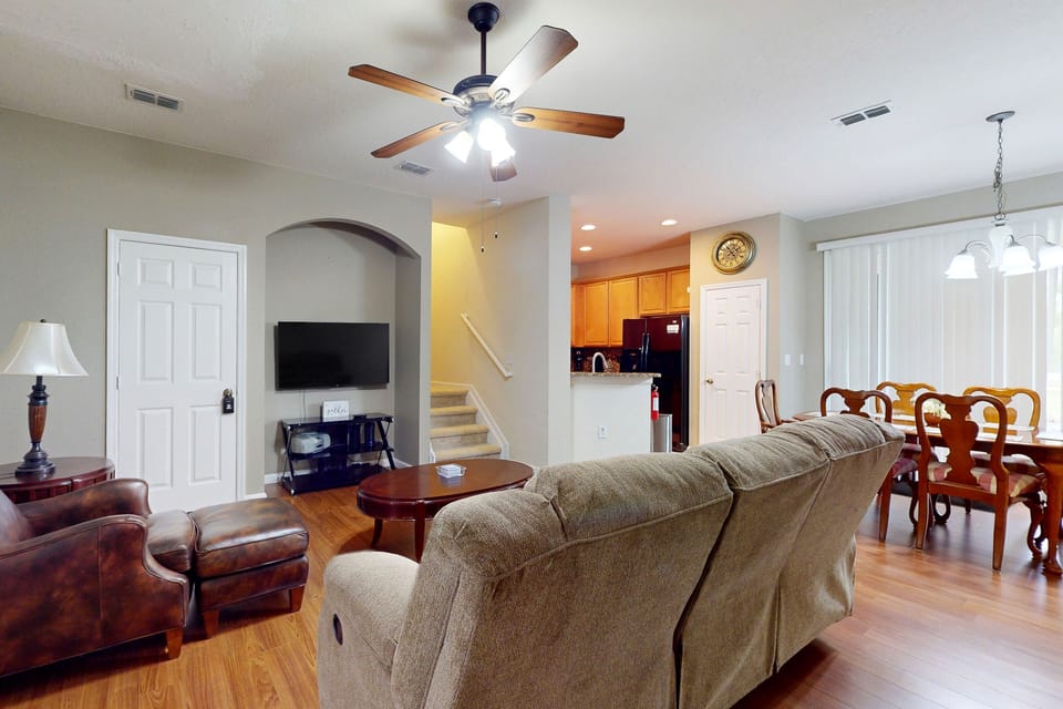 House, Multiple Beds, Hot Tub, Pool View (Meaningful Moments Hideaway) | Living area