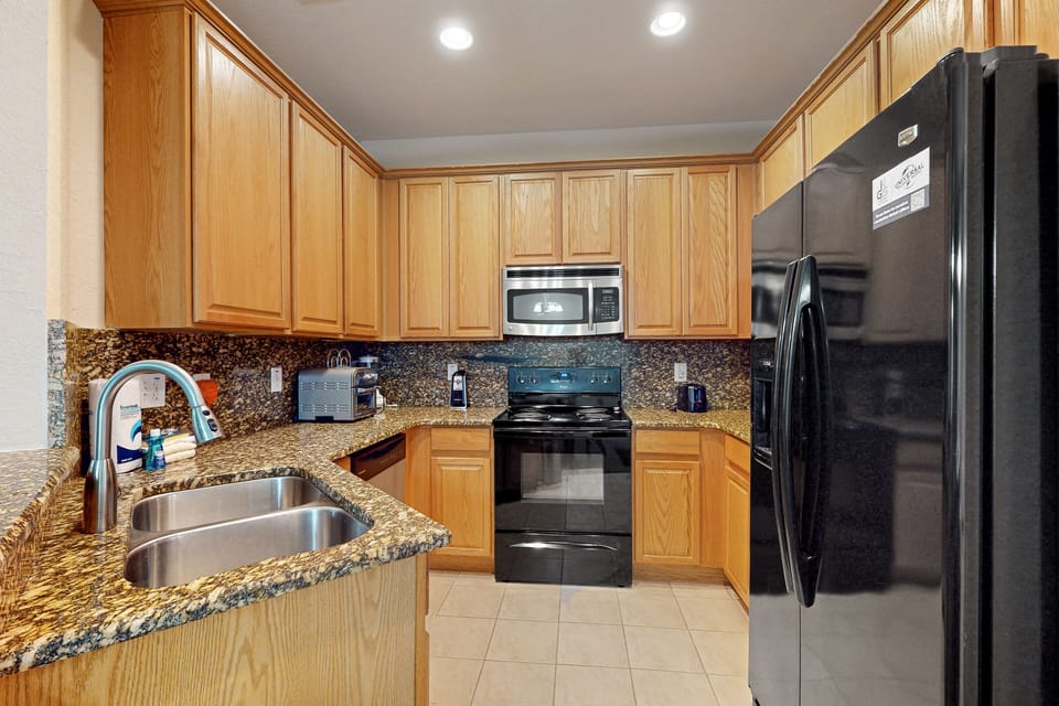 House, Multiple Beds, Hot Tub, Pool View (Meaningful Moments Hideaway) | Private kitchen