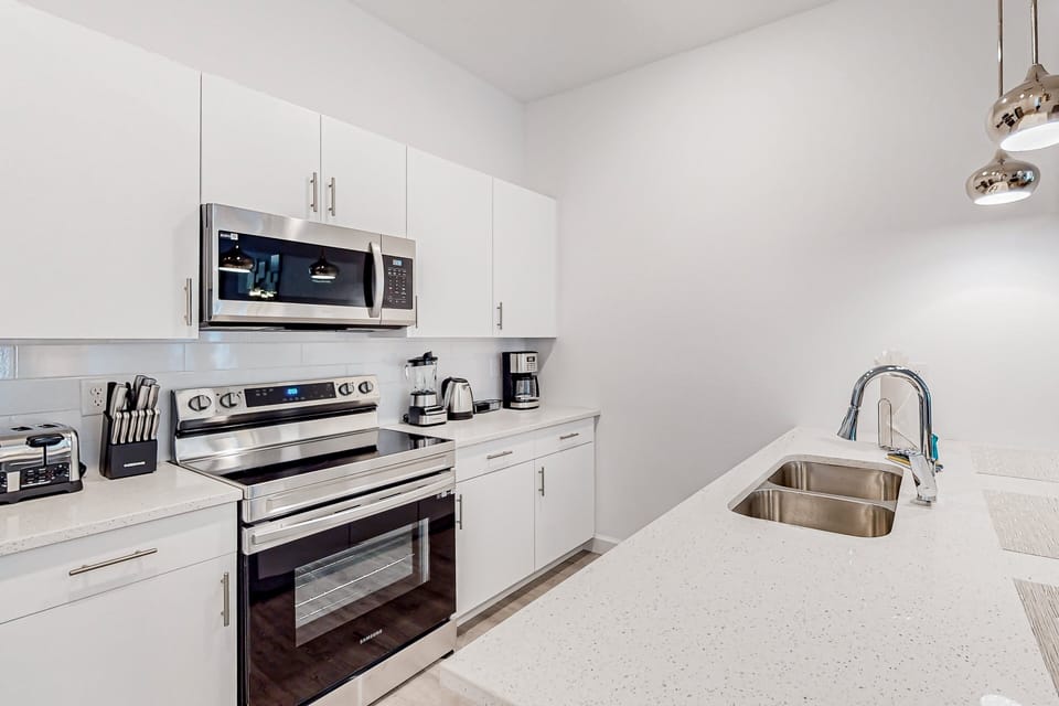 House, Multiple Beds, Pool Access, Pool View (Azur Resort 669) | Private kitchen