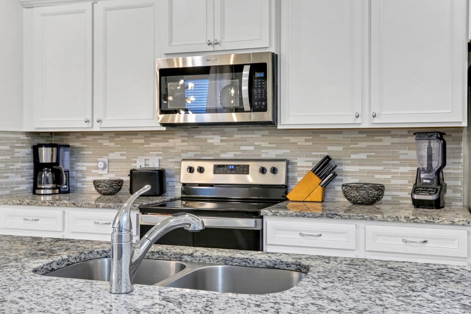 House, Multiple Beds, Pool Access, Pool View (Relax & Play Villa - Windsor Island) | Private kitchen