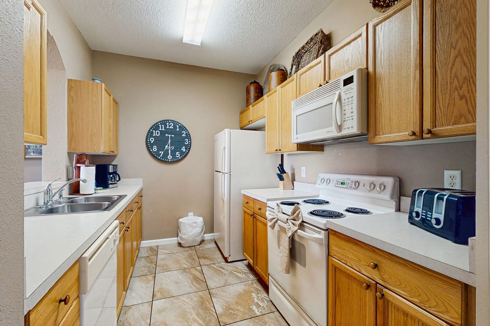 Condo, Multiple Beds, Balcony, Pool View (Silver Dream Retreat) | Private kitchen