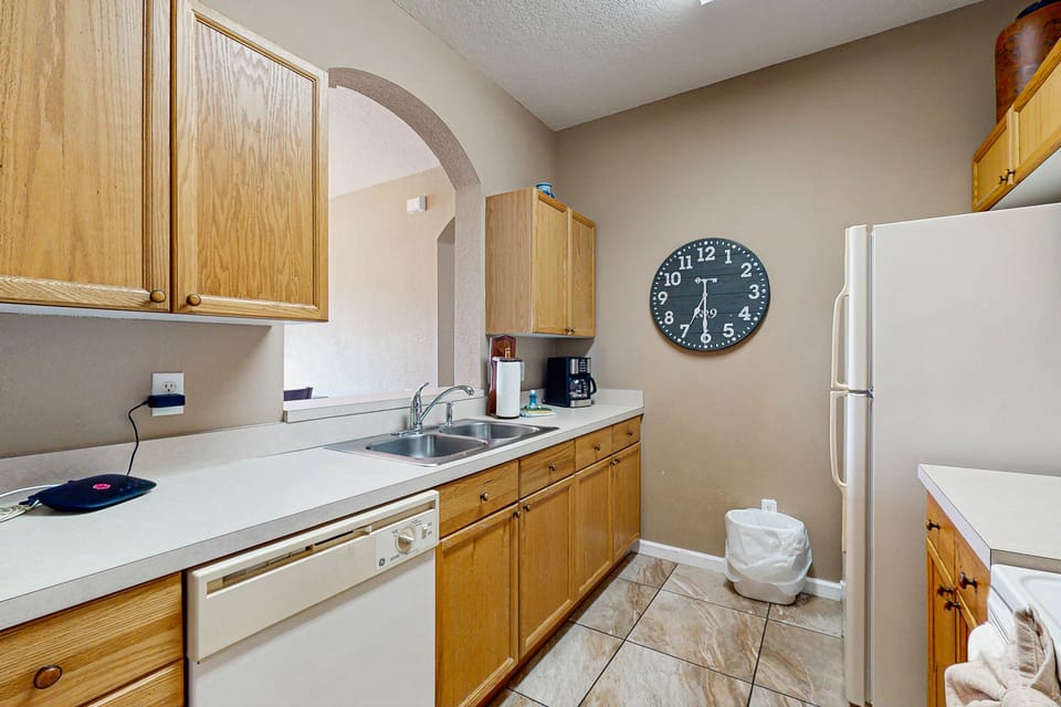 Condo, Multiple Beds, Balcony, Pool View (Silver Dream Retreat) | Private kitchen