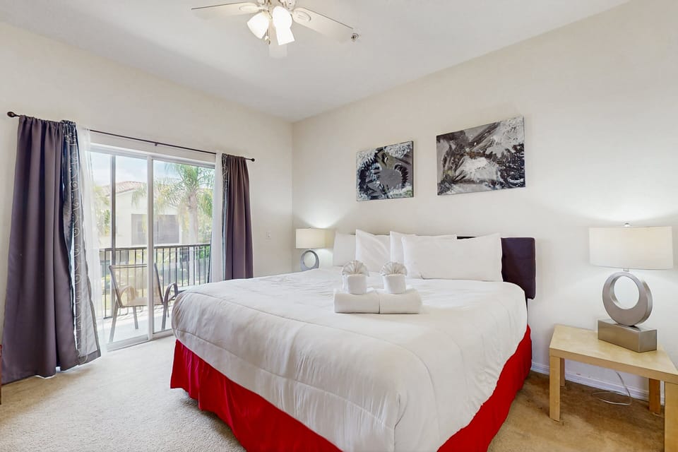 House, Multiple Beds, Hot Tub, Pool View (Blissful Getaway) | 3 bedrooms, individually decorated, individually furnished, bed sheets