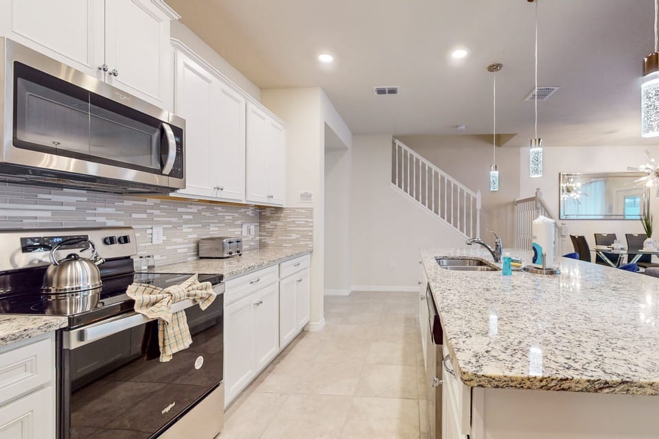 House, Multiple Beds, Pool Access, Pool View (Ballista Home - Windsor Island Resort) | Private kitchen