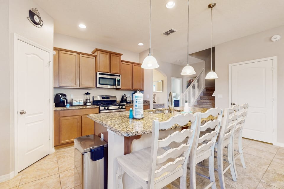 House, Multiple Beds, Pool Access, Pool View (Golden Hour Haven) | Private kitchen