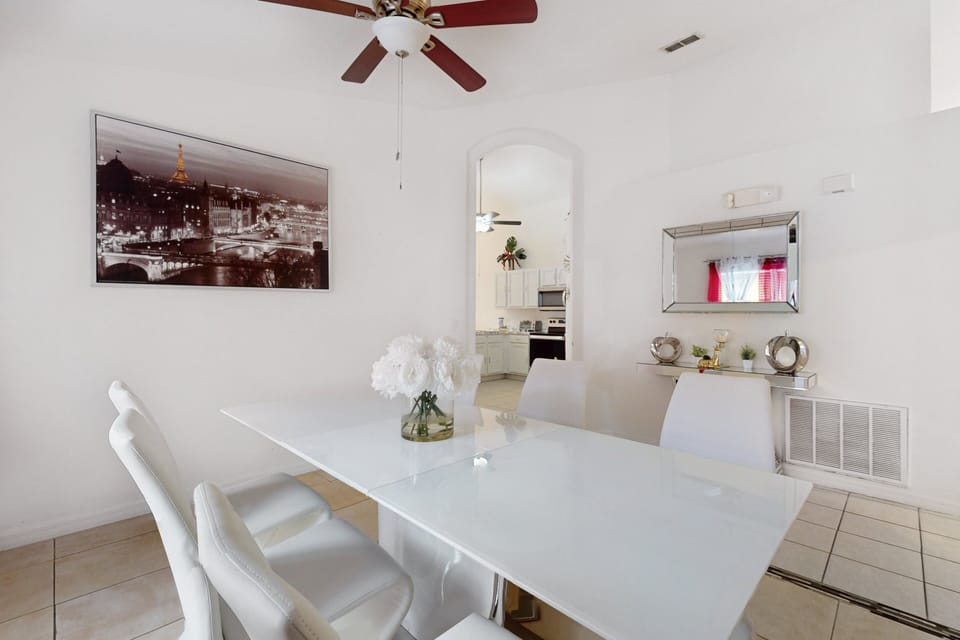 House, Multiple Beds, Pool Access, Pool View (Rosso Retreat) | 5 bedrooms, individually decorated, individually furnished, bed sheets