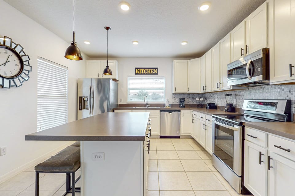 House, Multiple Beds, Patio, Pool View (Paradise on Primrose) | Private kitchen
