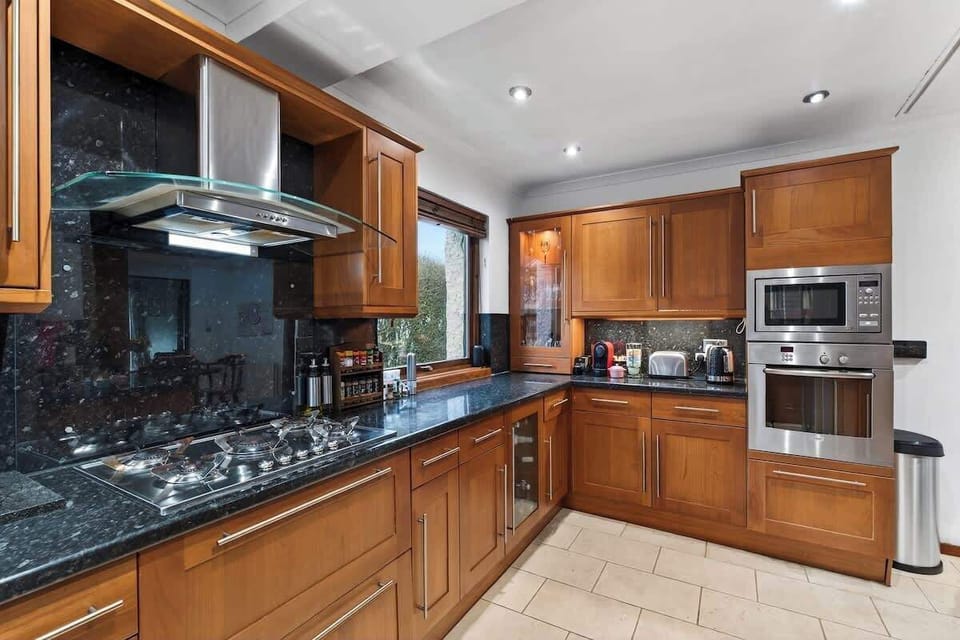 Fully equipped kitchen, perfect for guests who love to cook.