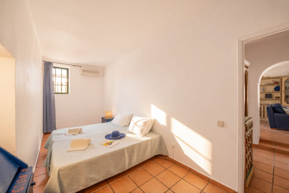 Bedroom with air con
