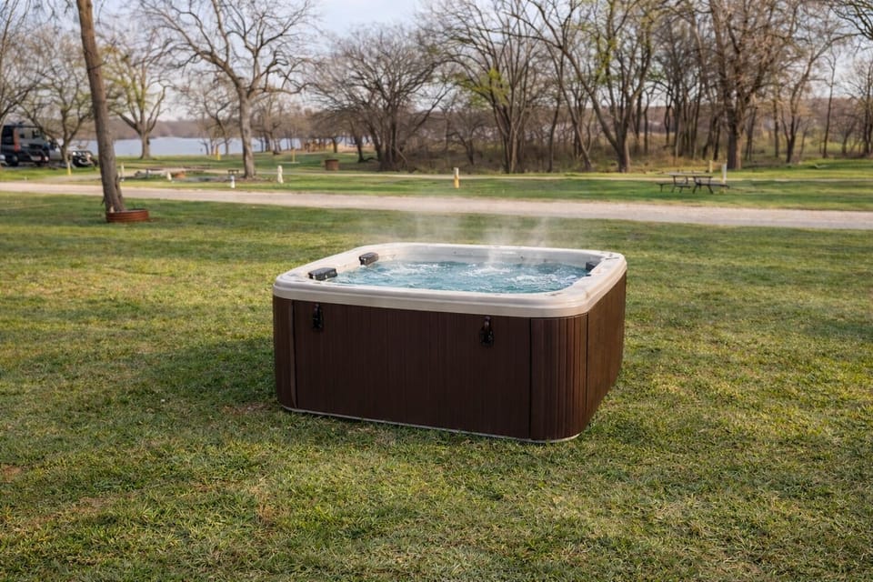 Large shared hot tub – perfect for relaxing under the open sky
