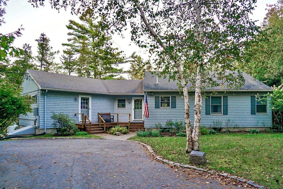 Arrive with ease at Northern Nest. Our flat, level entrance and single-level layout make unloading gear a breeze. You’re just steps from the front door to the lake, with plenty of room for the whole group to park and start their retreat.