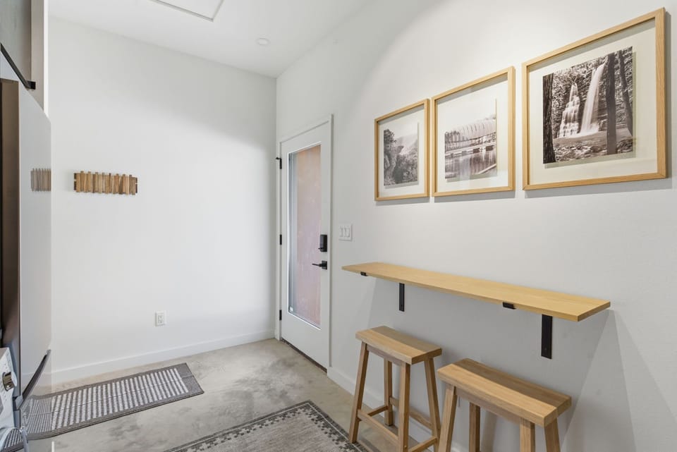 Kitchen eating area