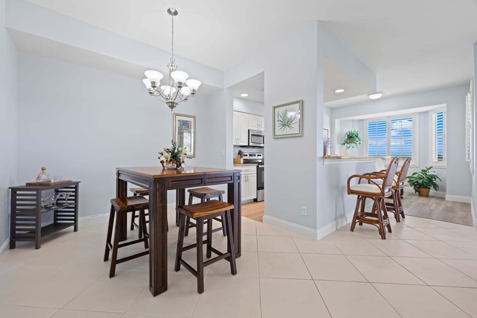 Dining Area with Breakfast Bar Seating