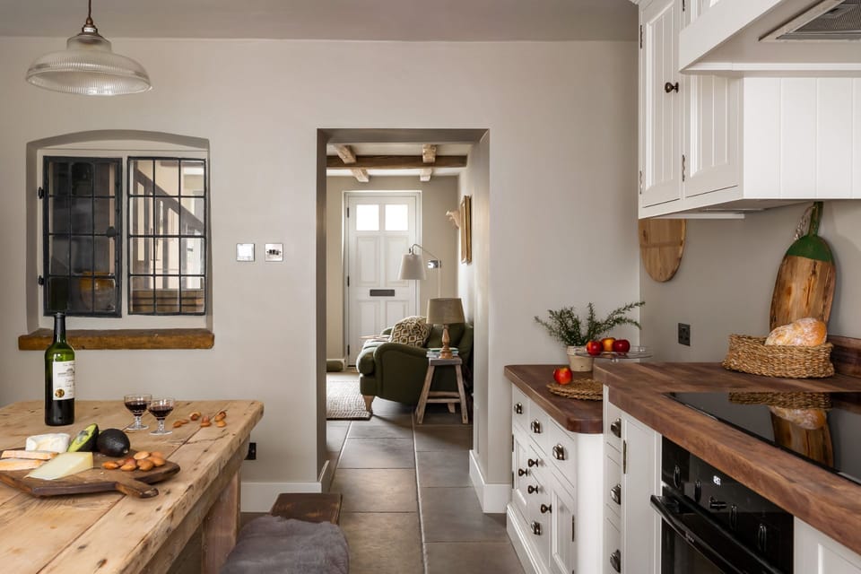 Loveday Cottage Kitchen/Dining Room - StayCotswold