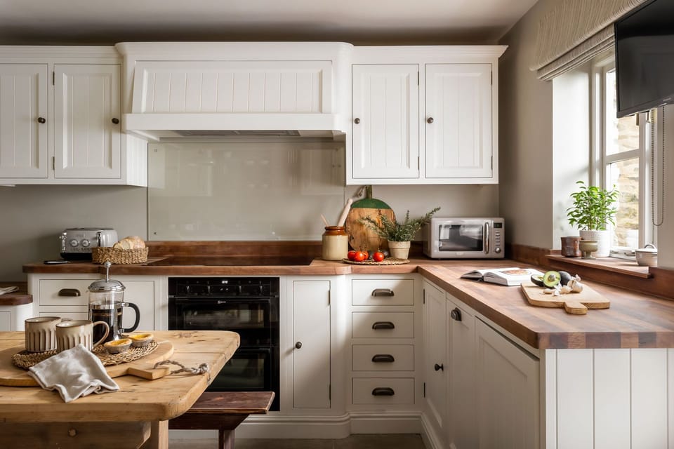 Loveday Cottage Kitchen/Dining Room - StayCotswold