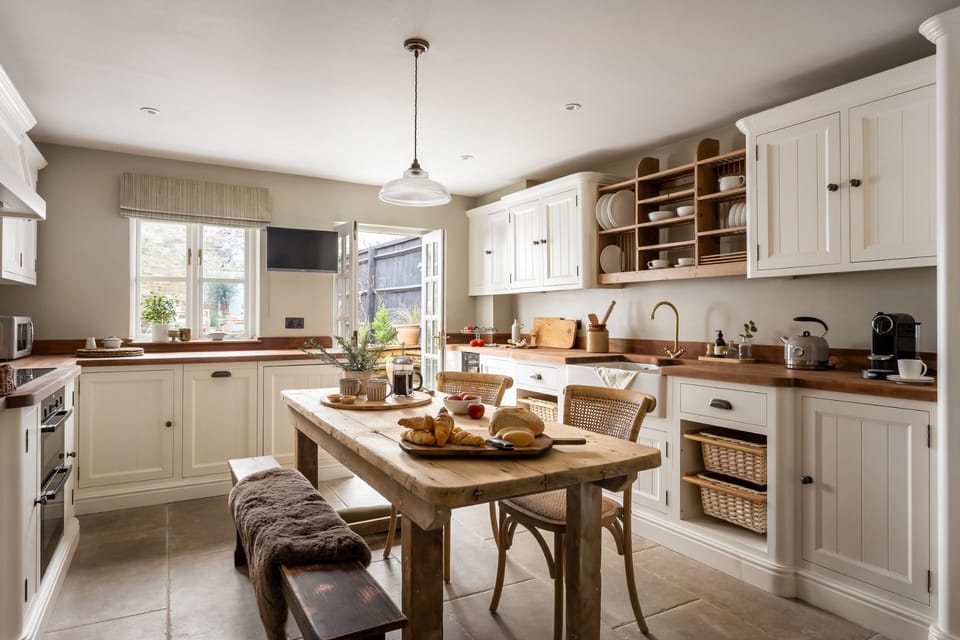 Loveday Cottage Kitchen/Dining Room - StayCotswold