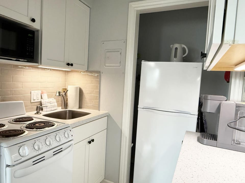 Venice Villas Studio – Upper Level Poolside #74 (6789)