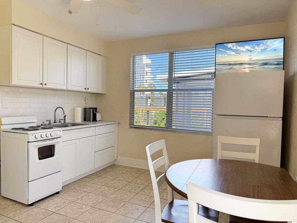 Venice Villas King 1BR – Corner Unit (6737)
