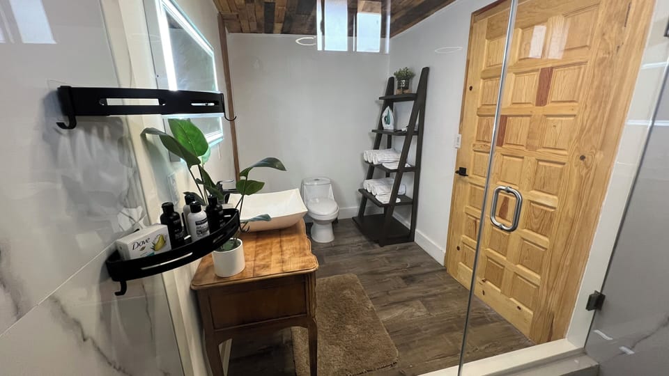 Family Cabin, Garden View | Bathroom | Shower, hair dryer, towels, soap