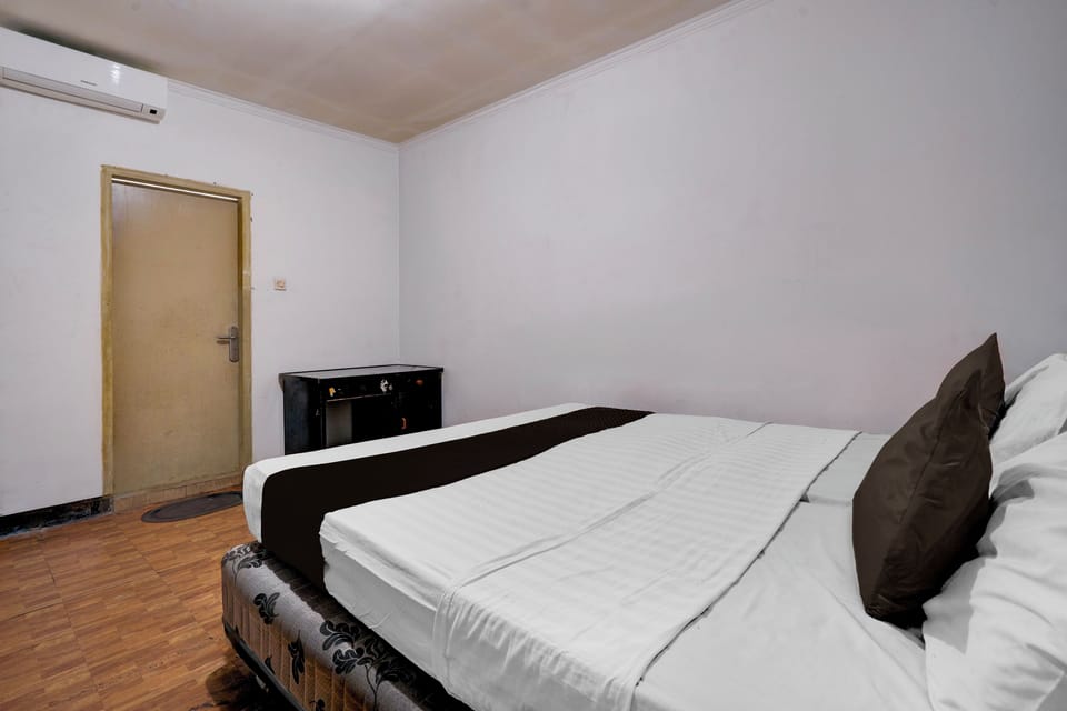 Deluxe Double Room | Desk, free WiFi, bed sheets