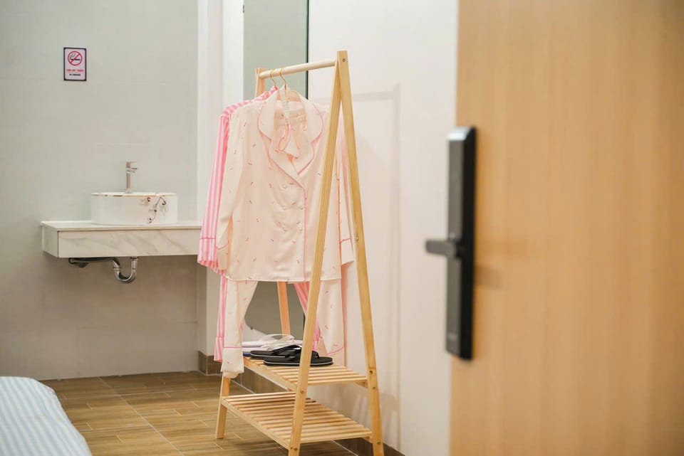 Double Room | Desk, WiFi (free), bed sheets