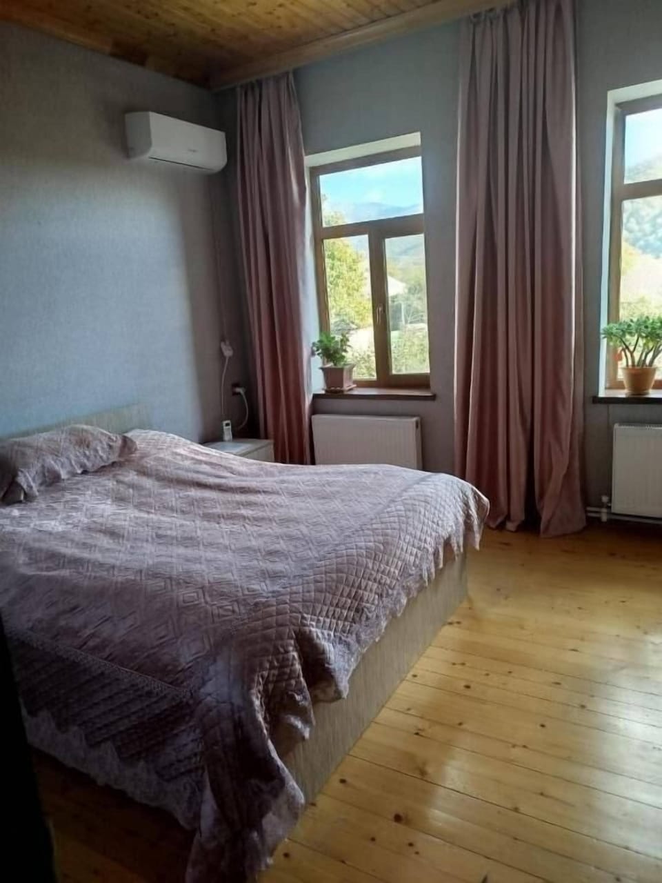 House, Balcony, Mountain View | Soundproofing, iron/ironing board, rollaway beds (free), WiFi (free)