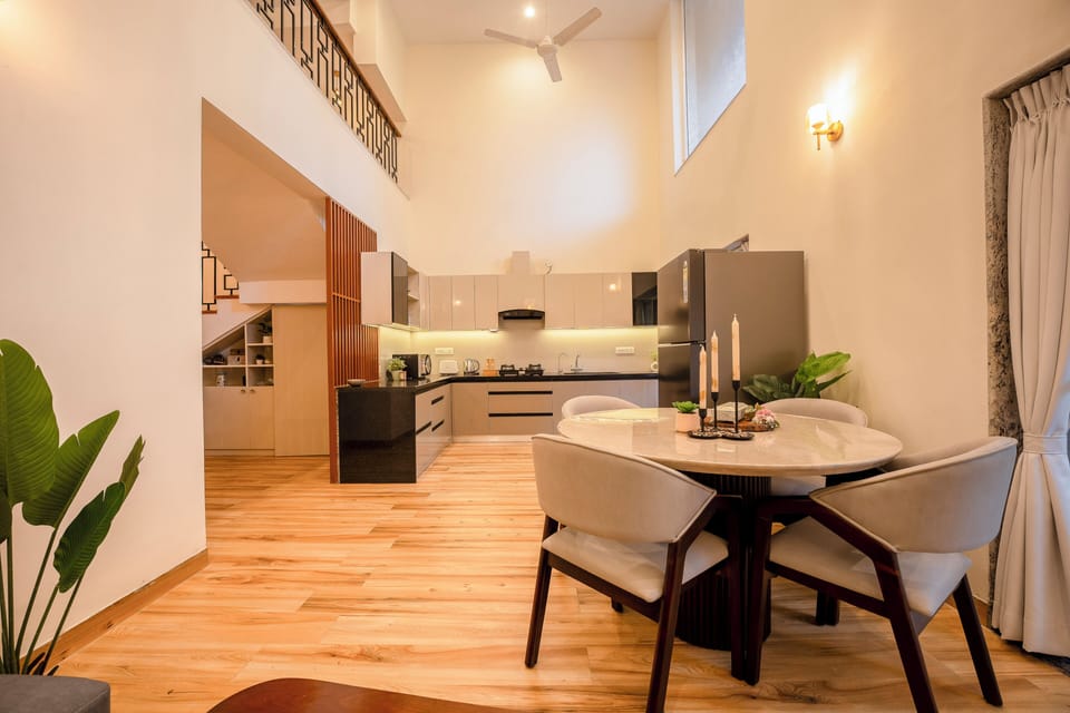 Villa, 4 Bedrooms, Balcony | Dining