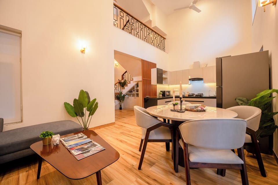 Villa, 4 Bedrooms, Balcony | Dining