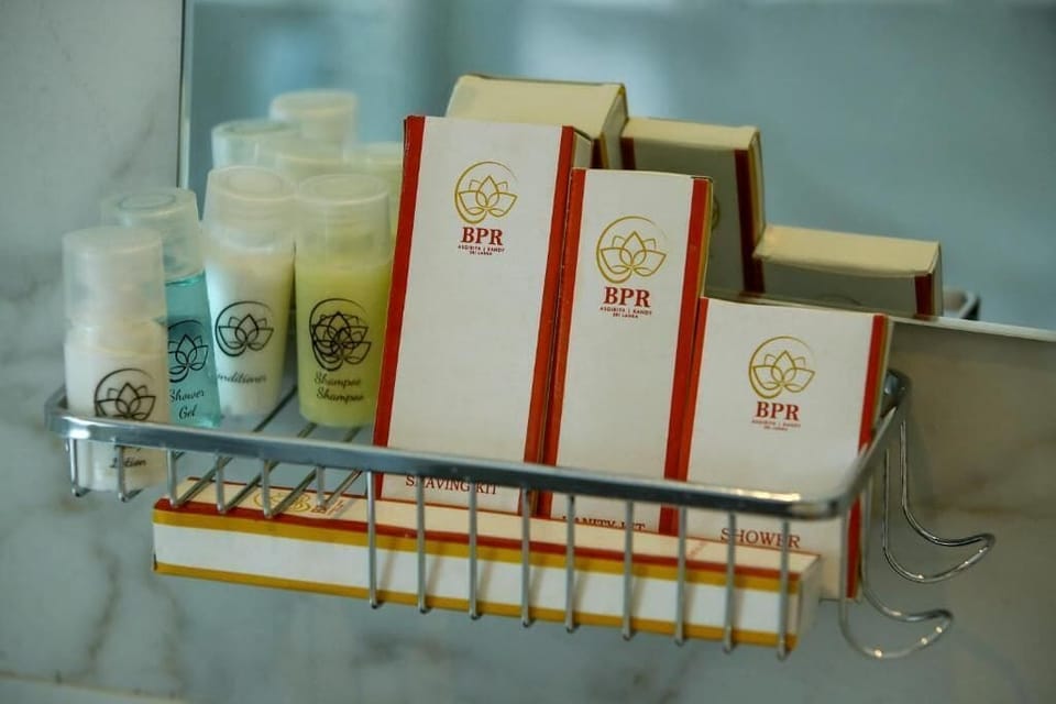 Deluxe Double Room, Balcony | Bathroom amenities