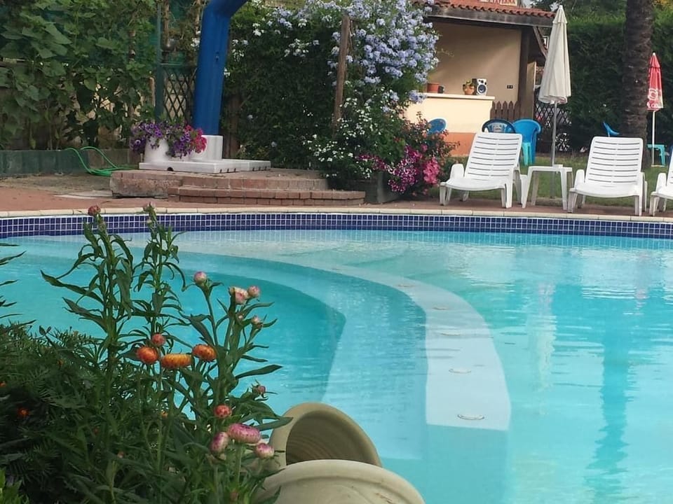 Seasonal outdoor pool