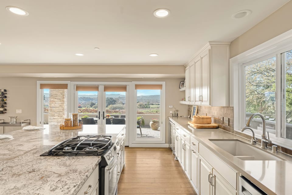 Fully equipped kitchen. (Main house)