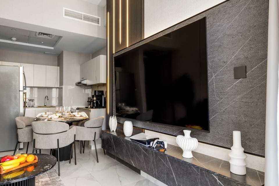 Luxury Apartment, Balcony, Canal View | Dining