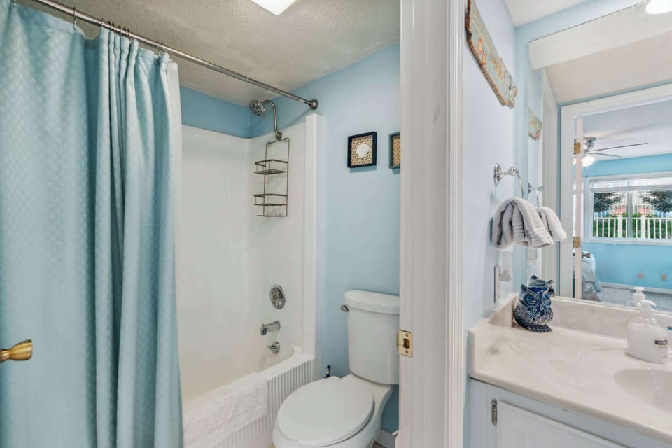Big Cozy Condo Pool, Comfort & Location Apartment in Osage Beach